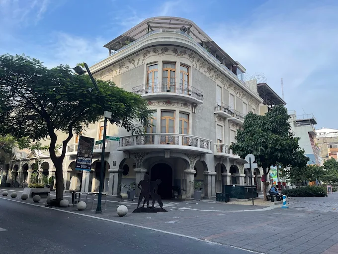 Fachada del Museo Nacional del Cacao en el centro de Guayaquil